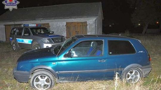 Powrót z baru skończył się pechowo. Kierowca ledwo stał na nogach