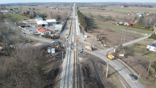 Powstaje drugi tor linii kolejowej do Warszawy. Nie ma za to drogi do peronu Lublina Zachodniego