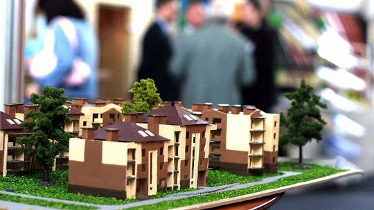 Powstaje mniej mieszkań. Branżę budowlaną ratują domy jednorodzinne