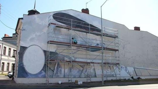 Powstaje mural przypominający o nieistniejącej wytwórni samolotów. "To dla mnie wyzwanie" 