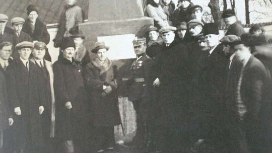 Powstał w 10. rocznicę odzyskania niepodległości. Na tropie obelisku w Baranowie