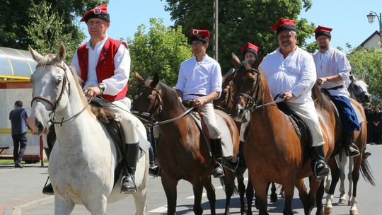 Powstańcy wjechali do wioski. Padł wystrzał z armaty 