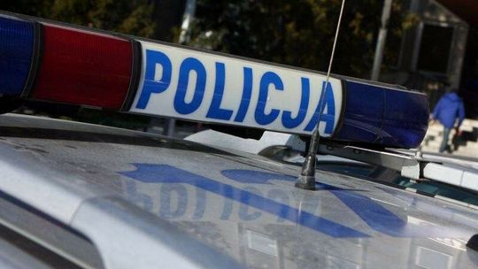 Powyrywał parapety, zniszczył elewację. Wandal wziął na cel szkołę koło Zamościa