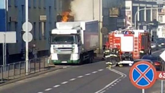 Pożar ciężarówki w centrum Łukowa. Wiadomo co było przyczyną wybuchu ognia
