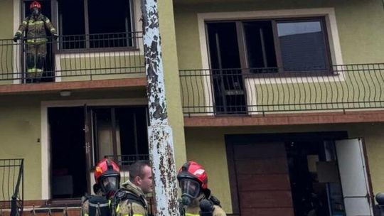 Pożar domu na ulicy Jordana. Sąsiedzi już zorganizowali zbiórkę dla pogorzelców