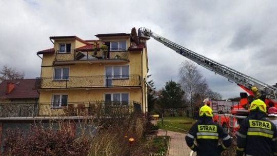Pożar domu w Dominowie. Mieszkańcom udało się uciec