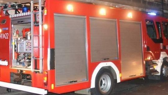 Pożar domu w Mąkowarsku. Dziecko było uwięzione w płonącym domu