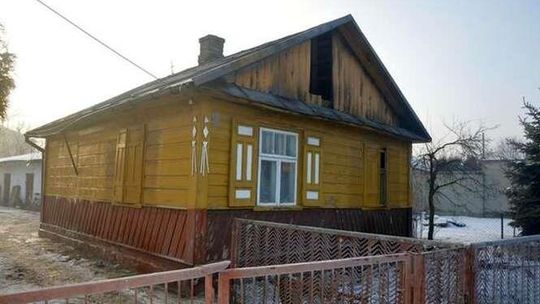 Pożar domu w Parczewie. Napalił w piecu i poszedł