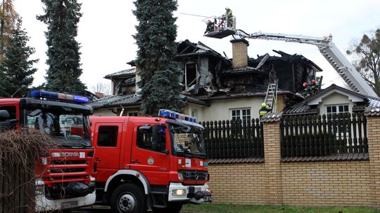 Pożar domu w Puławach. Bardzo duże straty
