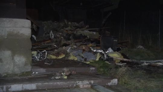 Pożar drewnianego domu na Śląsku. Ewakuowano 19 osób, sprawą zajmie się sanepid