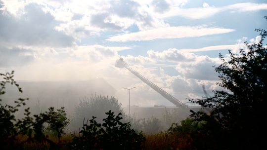 Pożar hali przy ul. Kasprowicza. Wiemy co spłonęło