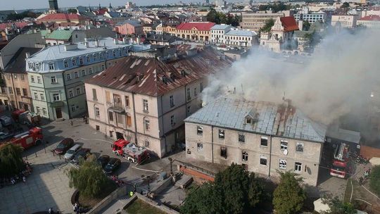 Pożar kamienicy przy ul. Rybnej w Lublinie: 700 tys. zł strat, akcja trwała 14 godzin