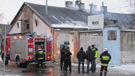 Pożar przy ul. Garbarskiej. Czworo rannych (zdjęcia, wideo)