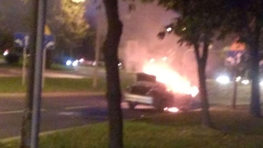 Pożar samochodu na al. Andersa w Lublinie [wideo]