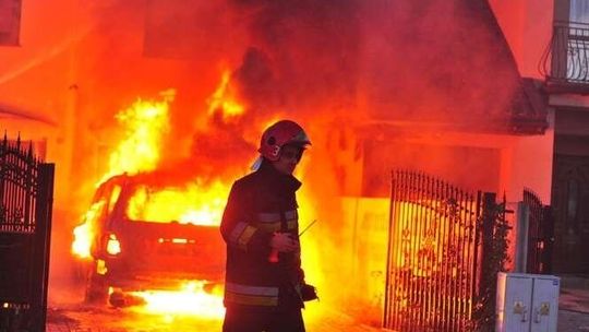 Pożar samochodu na os. Borek koło Lublina. Zdjęcia czytelników