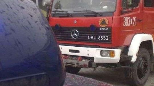 Pożar samochodu. W audi zapalił się silnik 