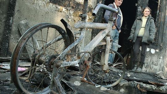 Pożar w Czółnach: Pogorzelcom pomaga wieś. Możesz i Ty