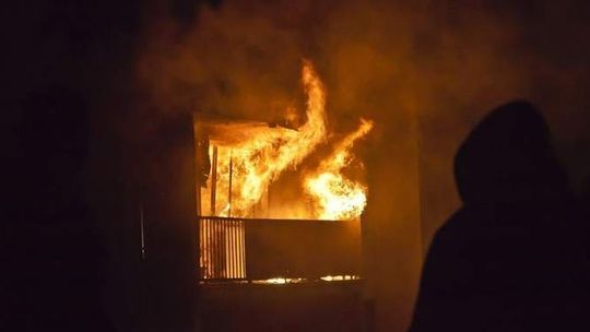 Pożar w Janikowie. 11 osób w szpitalu. Wśród zatrutych jest dziecko