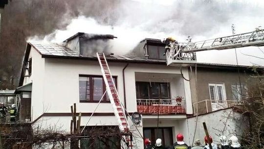 Pożar w Kazimierzu Dolnym. W ostatniej chwili wyniesiono z domu dziecko
