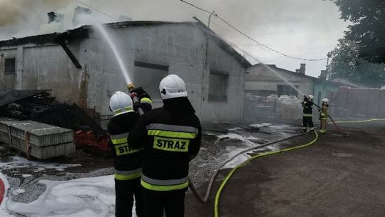 Pożar w Kraśniku. Na miejscu 10 zastępów straży pożarnej [ZDJĘCIA]