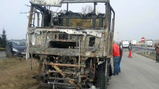 Pożar w miejscowości Bogucin: Spłonął tir (zdjęcia)