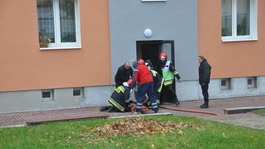 Pożar w mieszkaniu w Świdniku. Dwie osoby poszkodowane