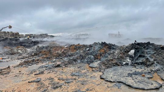 Pożar w Rzeczycy Ziemiańskiej prawie ugaszony. W akcji ucierpiał strażak