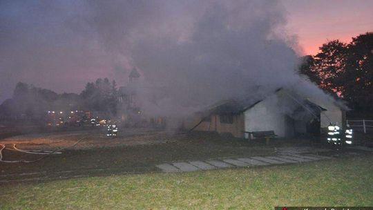 Pożar w stadninie koni w Starej Jedlance. Nie wszystkie zwierzęta udało się uratować