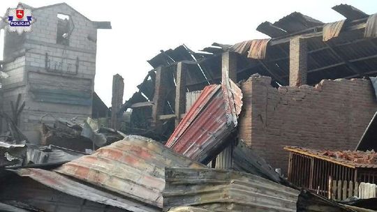 Pożar w suszarni chmielu. Ogień rozniósł się na dwa sąsiednie budynki