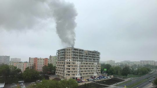 Pożar w wieżowcu przy ul. Paganiniego w Lublinie. W akcji 20 zastępów strażackich [zdjęcia, wideo]