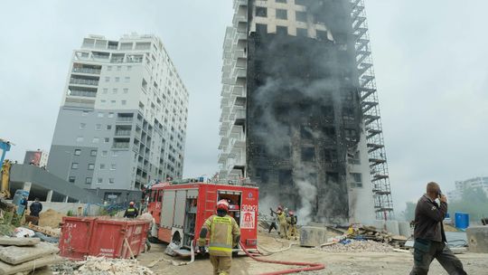 Pożar wieżowca w Lublinie. Słone koszty nieuwagi na placu budowy