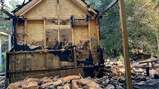 Pożar wybuchł nocą. Kobietę obudziły trzaski