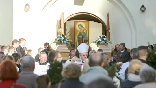 Pożegnali Dominikę i Mateusza, którzy zginęli w wypadku w Obrokach
