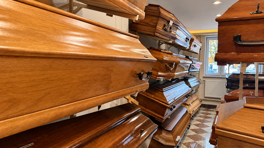Tajemnice branży funeralnej - moda, zwyczaje, przesądy i kod QR