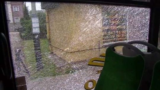 Poznań: Miejski autobus ostrzelany