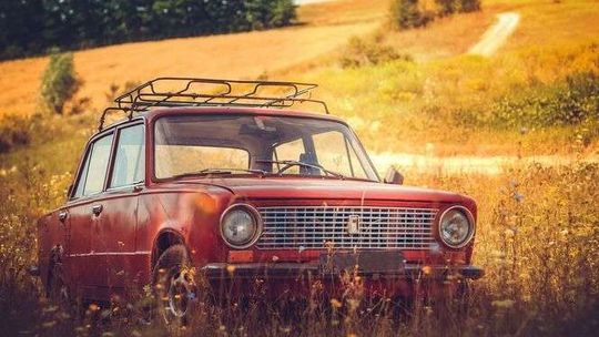 Pożyczka pod zastaw samochodu – wady i zalety