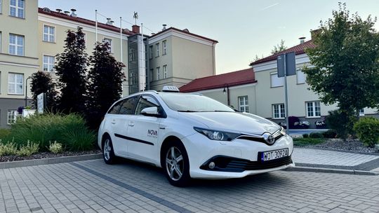 Praca kierowcy Bolt i Uber bez zakładania działalności: przewodnik 2026