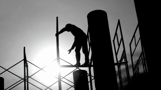 Praca na czarno nadal popularna. 15 tysięcy kontroli