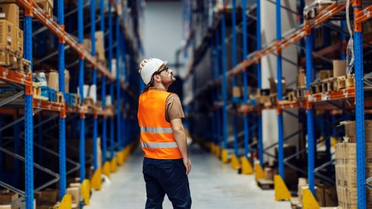 Praca na magazynie – czy to odpowiednie miejsce dla Ciebie? 