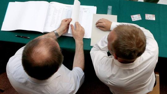 Praca w komisjach wyborczych. Mniej pieniędzy, mniej chętnych