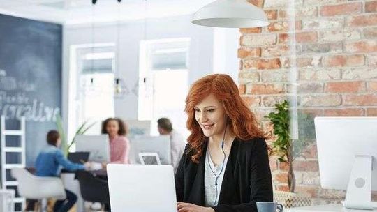 Praca za biurkiem lekka i przyjemna?