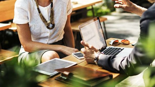 Praca za granicą: Do pracy za Odrę [kierunki wyjazdów, ile można zarobić]