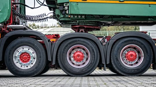 Praca za granicą. Gdzie najlepiej wyjechać? Ile można zarobić?