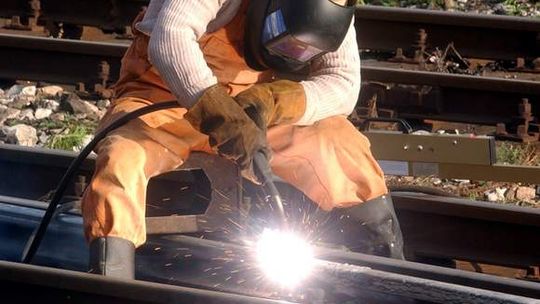 Praca za granicą: Hydraulicy, spawacze serwisanci poszukiwani