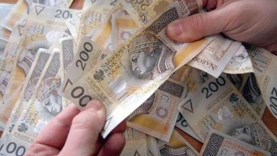 Praca za granicą nie tylko w wakacje. Jakie oferty można znaleźć jesienią?