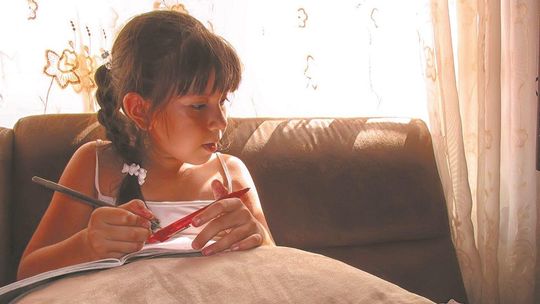 Prace domowe utrapieniem dla uczniów, nauczycieli i rodziców. RPO chce zmian