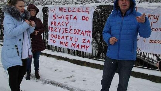 Pracownicy DPS w Ryżkach wyjdą na ulicę. Zablokują drogę wojewódzką 