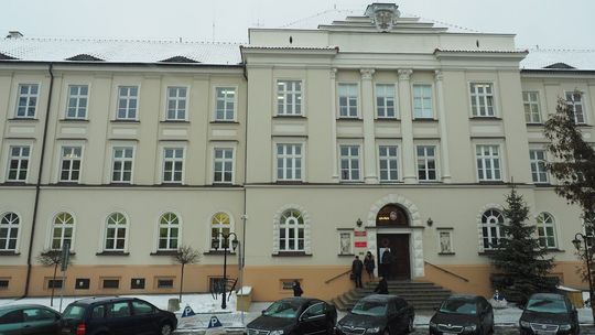 Pracownicy Lubelskiego Urzędu Wojewódzkiego zmienili formę protestu. Ale nadal domagają się tysiąca zł podwyżki
