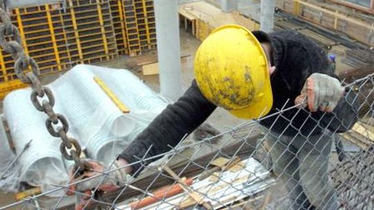 Pracownicy skarżą się, że muszą pracować „na czarno”
