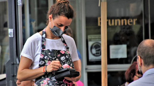 Pracy mniej z powodu pandemii koronawirusa, a podatków więcej